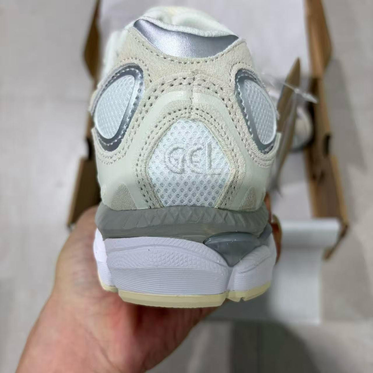 Gel-NYC Cream/Oyster Grey