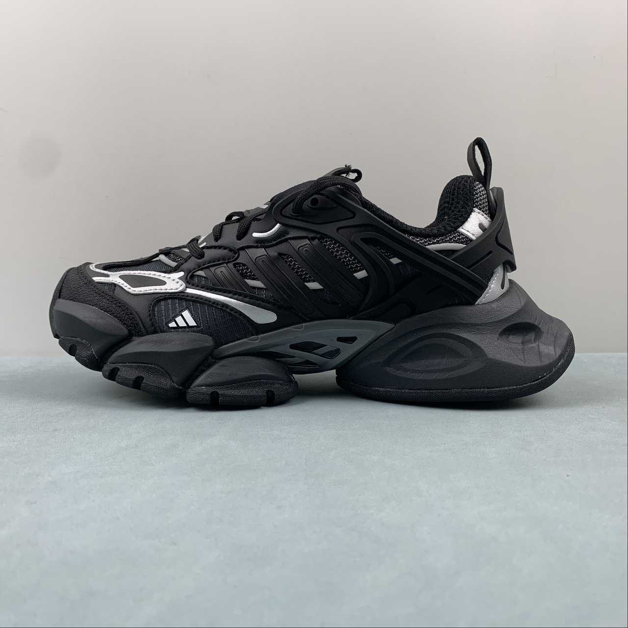 AD XLG Runner Deluxe Black White