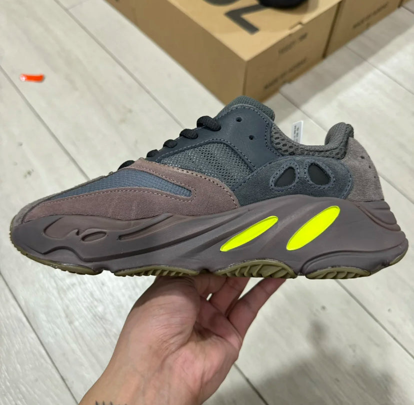 Yeezy 700 Mauve