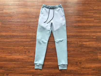 Conjunto Tech Fleece Azul claro