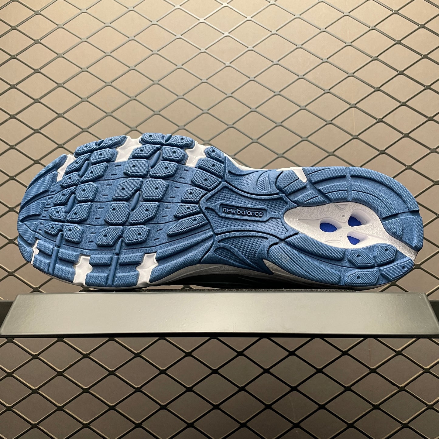 740 White / Blue / Silver