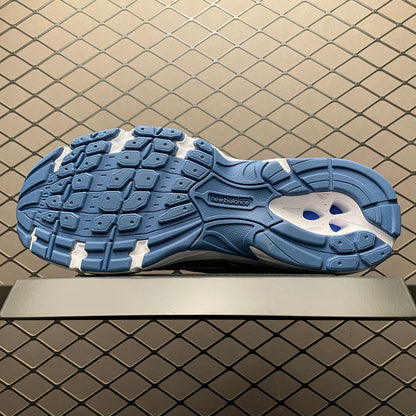 740 White / Blue / Silver