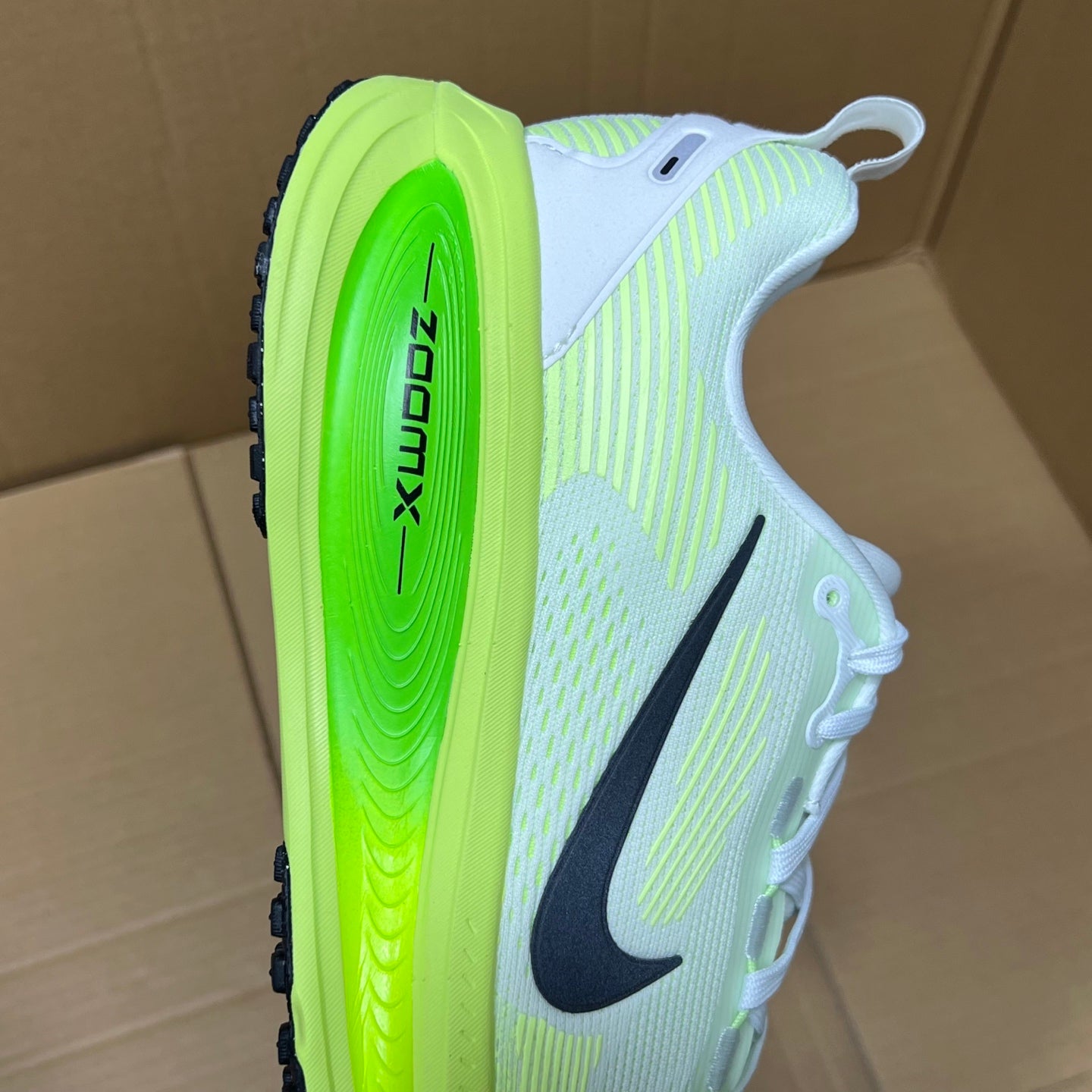 Vomero 18 White/Yellow/Green
