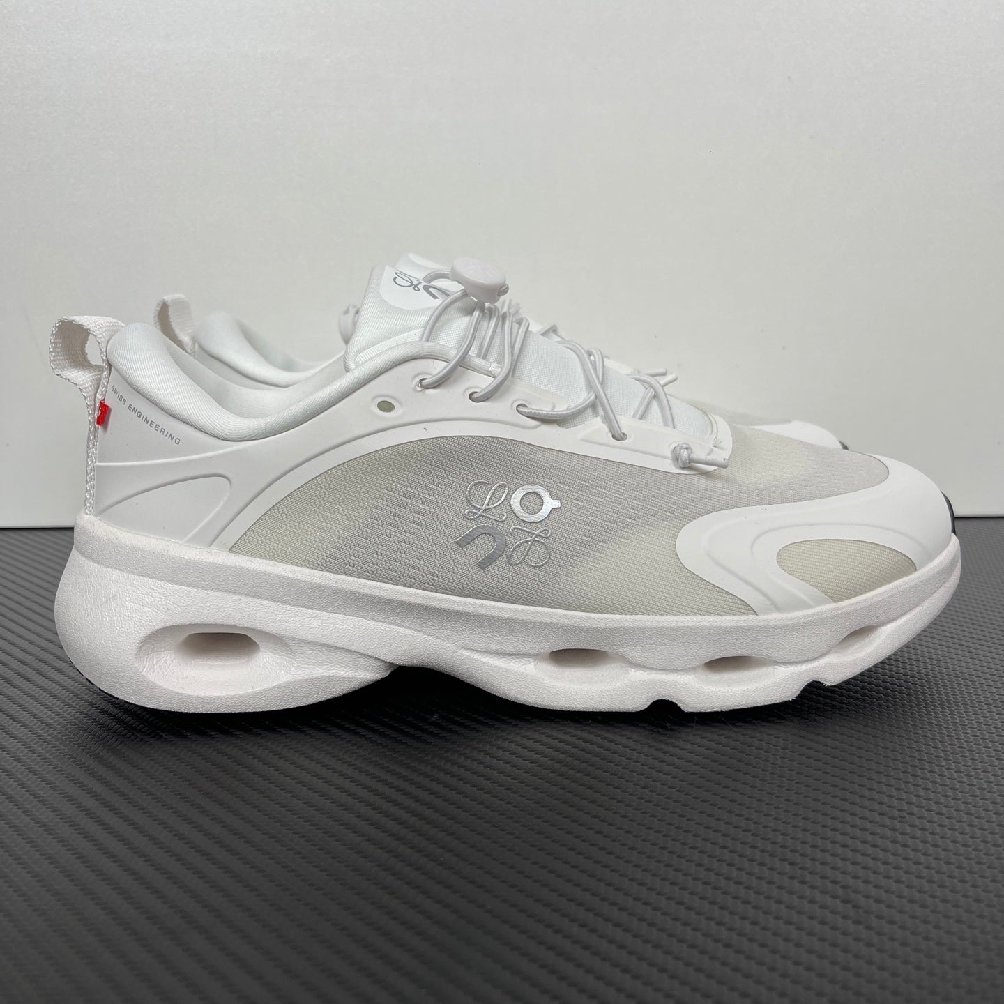Cloudsolo White Grey