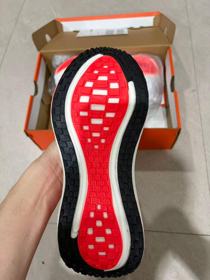 Vomero Plus White Red