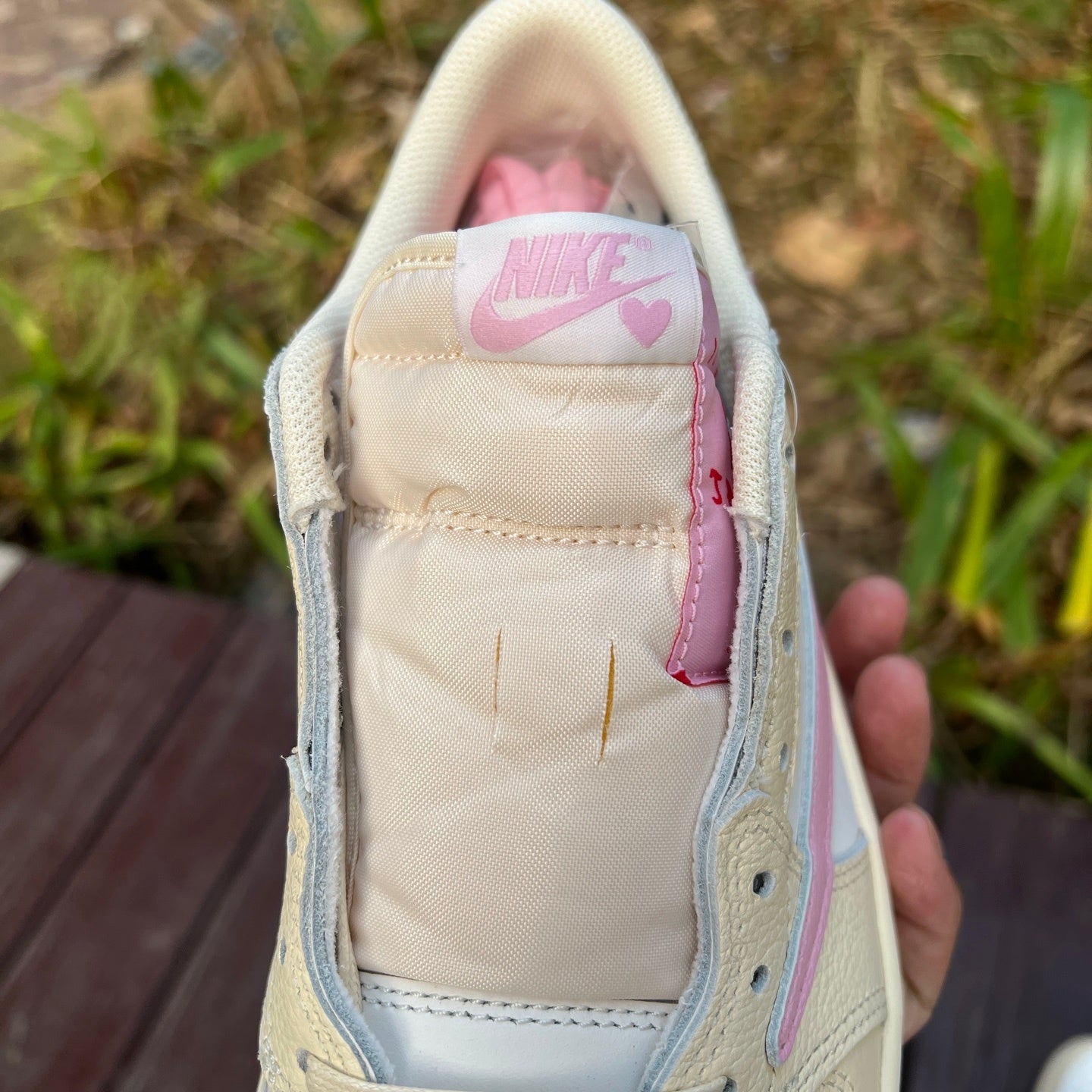 AJ1 Travis Reverse Mocha Little Pink