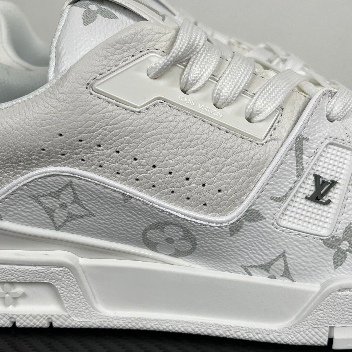 Trainer White