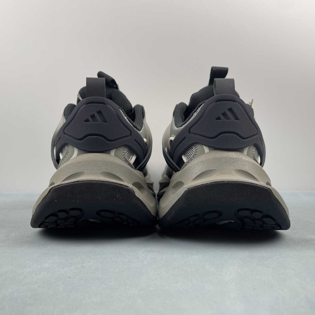 AD XLG Runner Deluxe Black White Grey