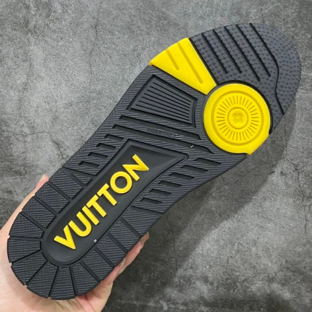 Trainer Kusama Black