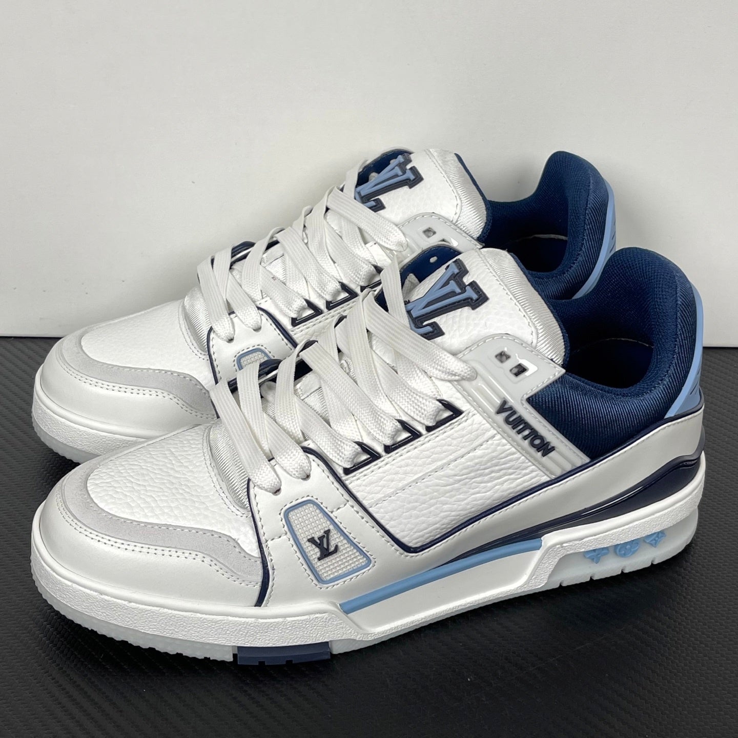 Trainer White and Dark Blue