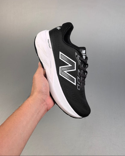 880 Fresh Foam X Vongo Black and White