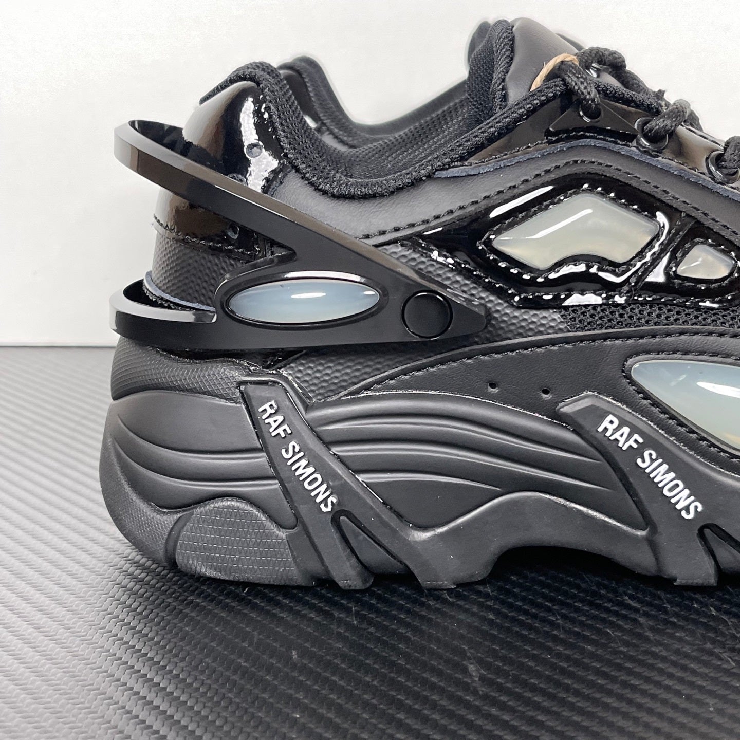 Cylon-21 Black