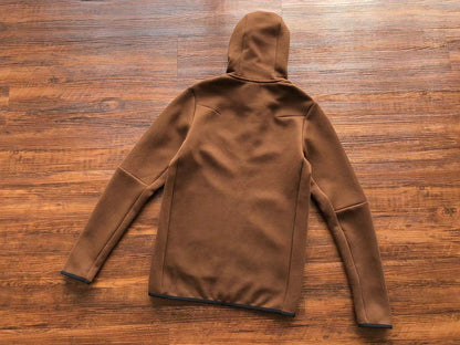 Conjunto Tech Fleece Castanho