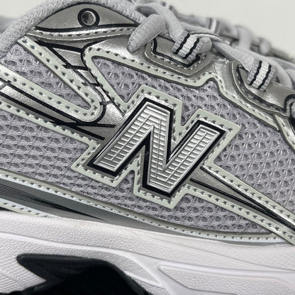 740 White / Silver / Black