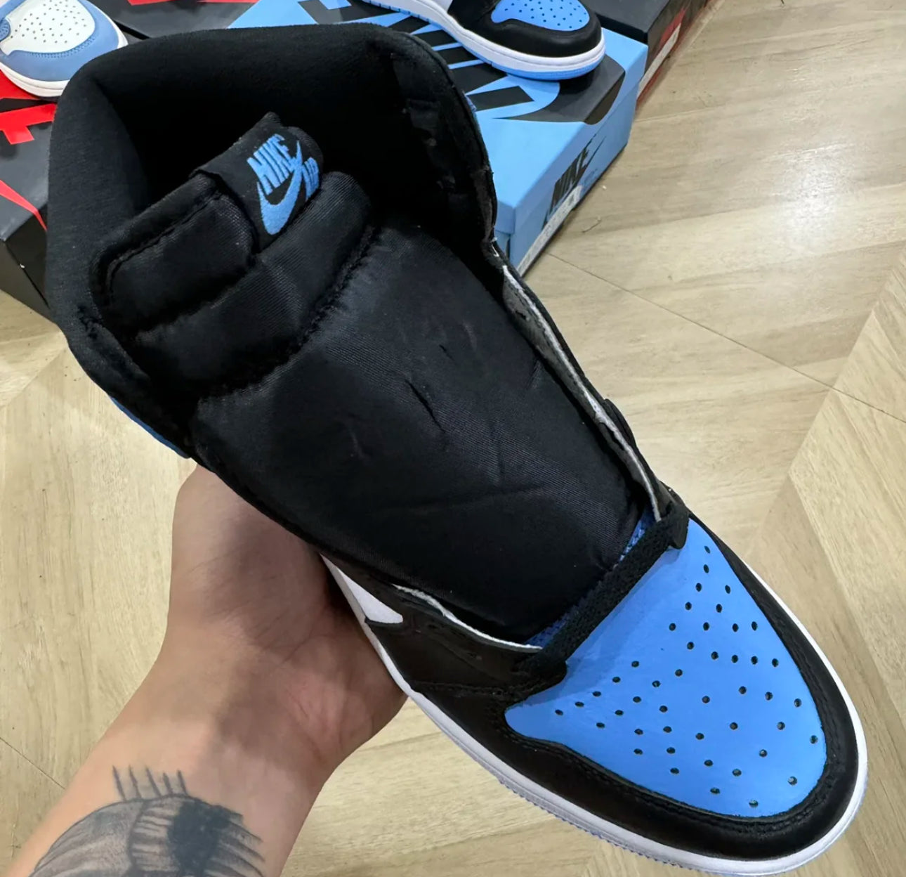 Air Jordan 1 High  UNC Toe