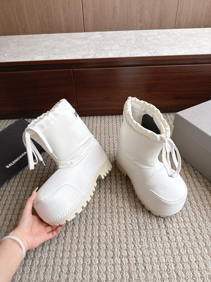 BLG Alaska Suede Boots Nylon White