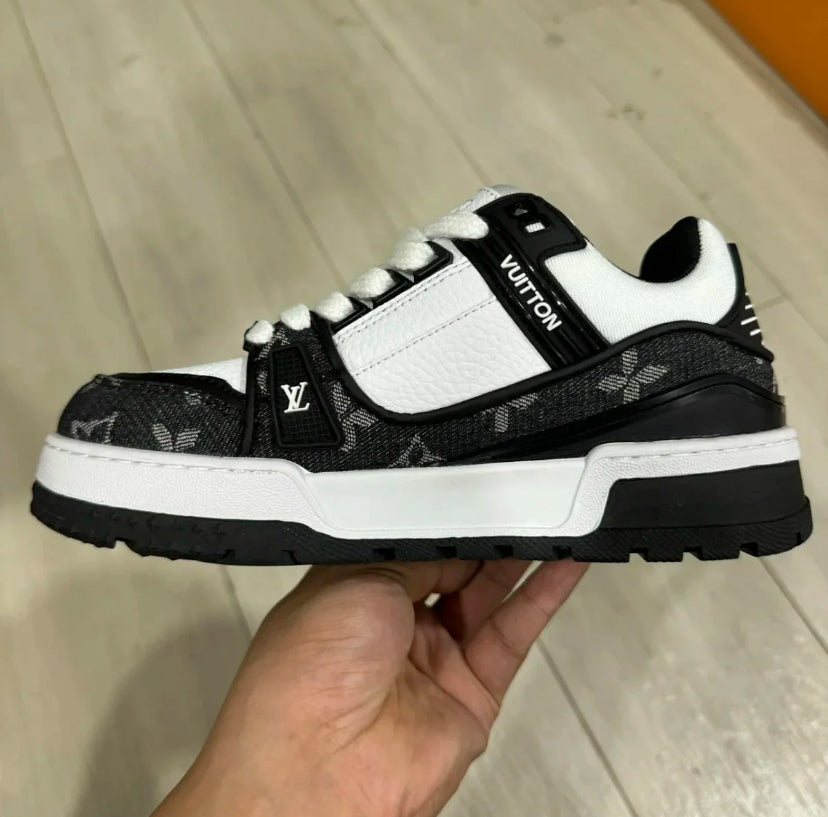 Louis Vuitton Trail Black