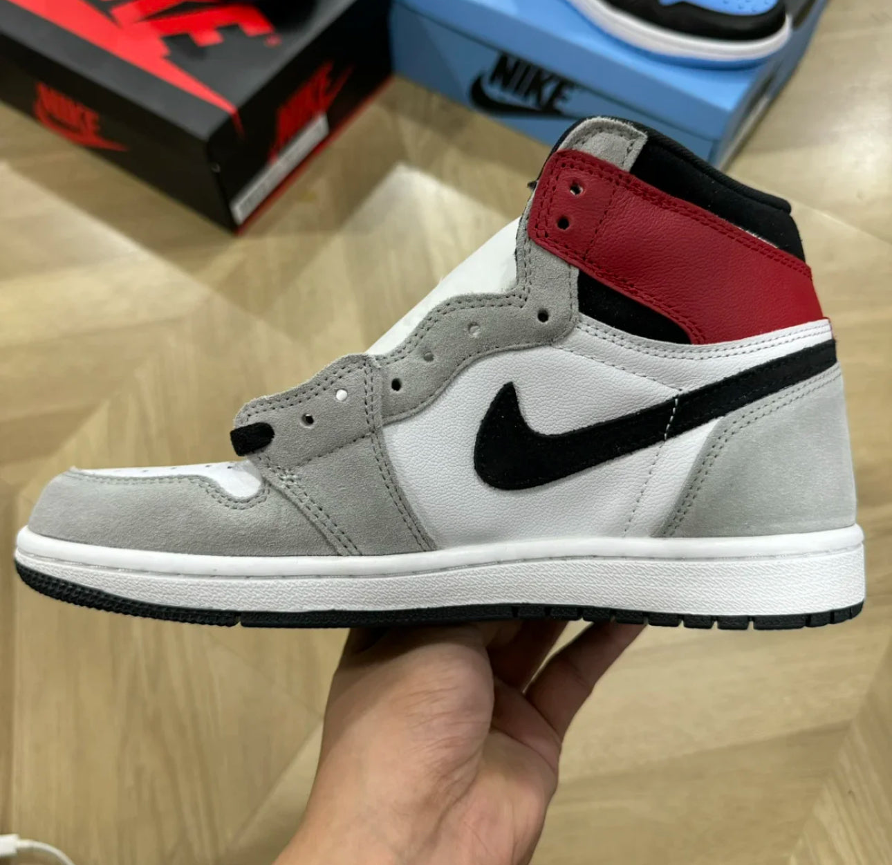 Air Jordan 1 Retro High Smoke