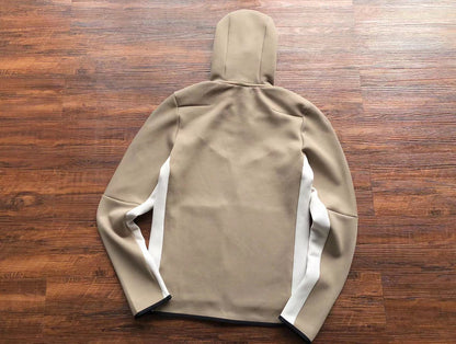 Conjunto Tech Fleece Branco e Bege