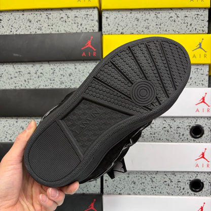 Curb Black