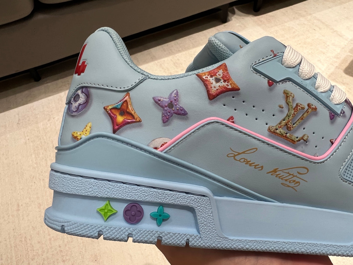 Trainer Blue
