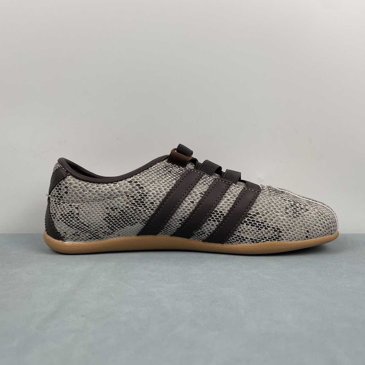 AD TOKYO Black White Brown