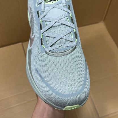 Vomero 18 Light Silver/Barely Volt