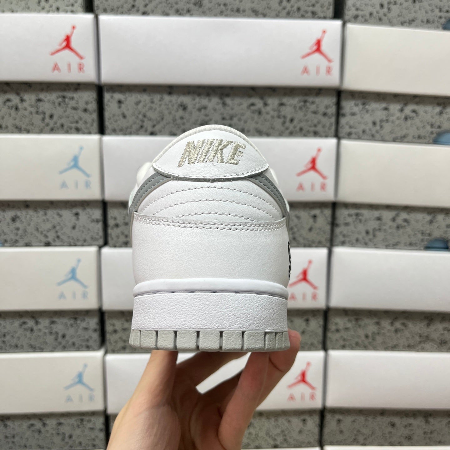 Dunk SB Supreme 94 White Metallic Silver