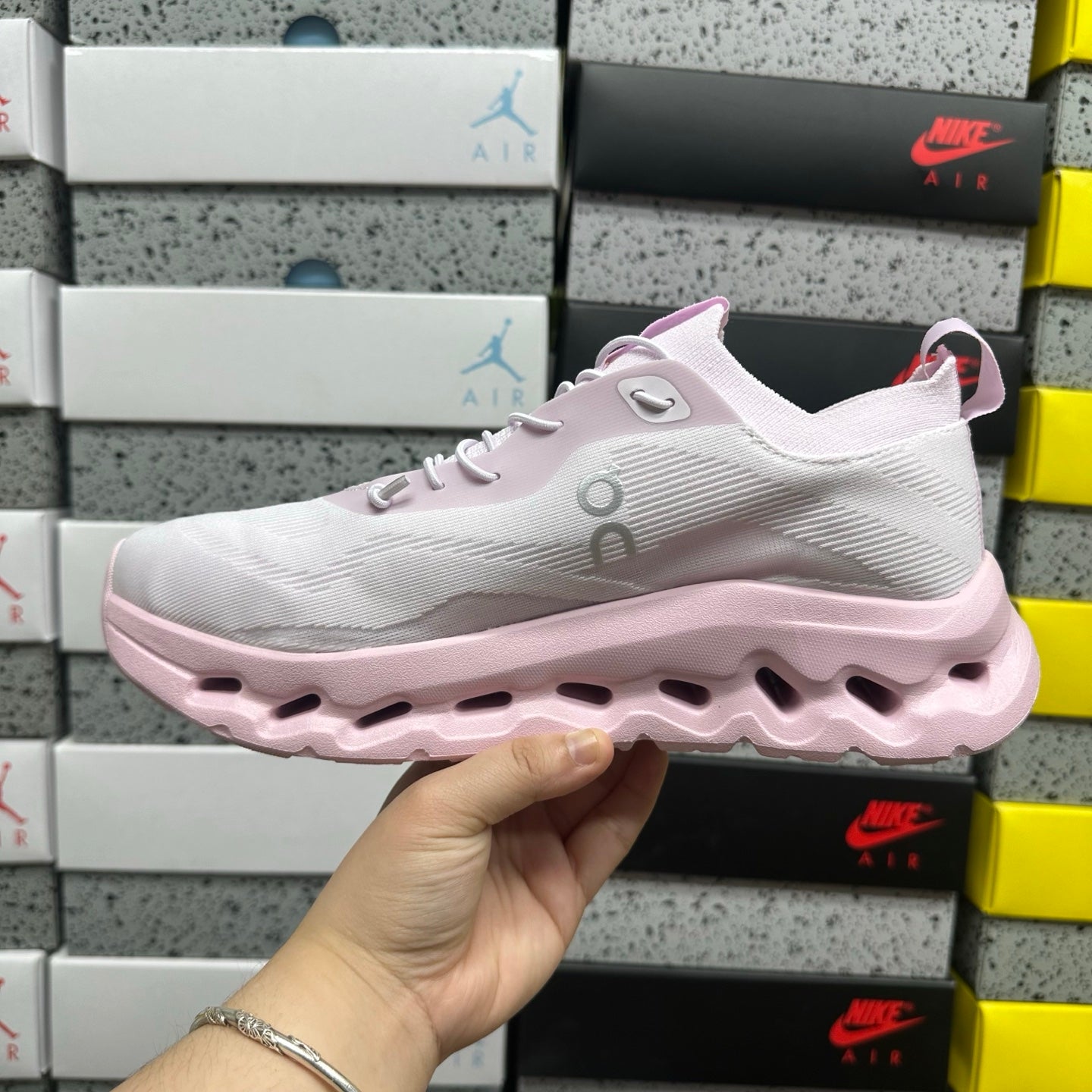 Cloudtilt Loewe Pale Pink