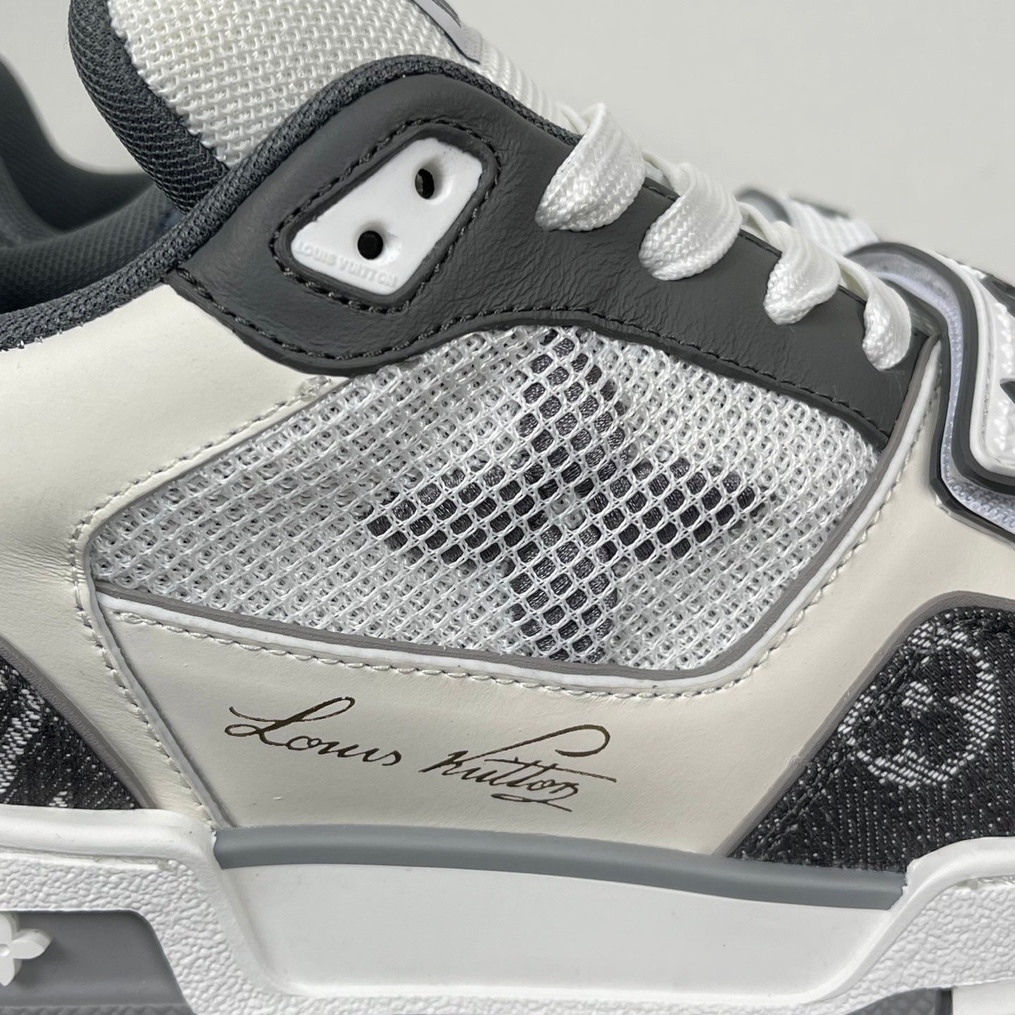 Trainer Gray