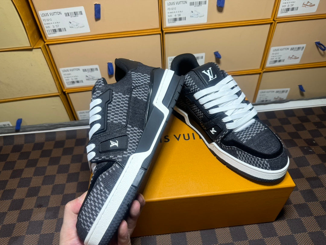 Trainer Black