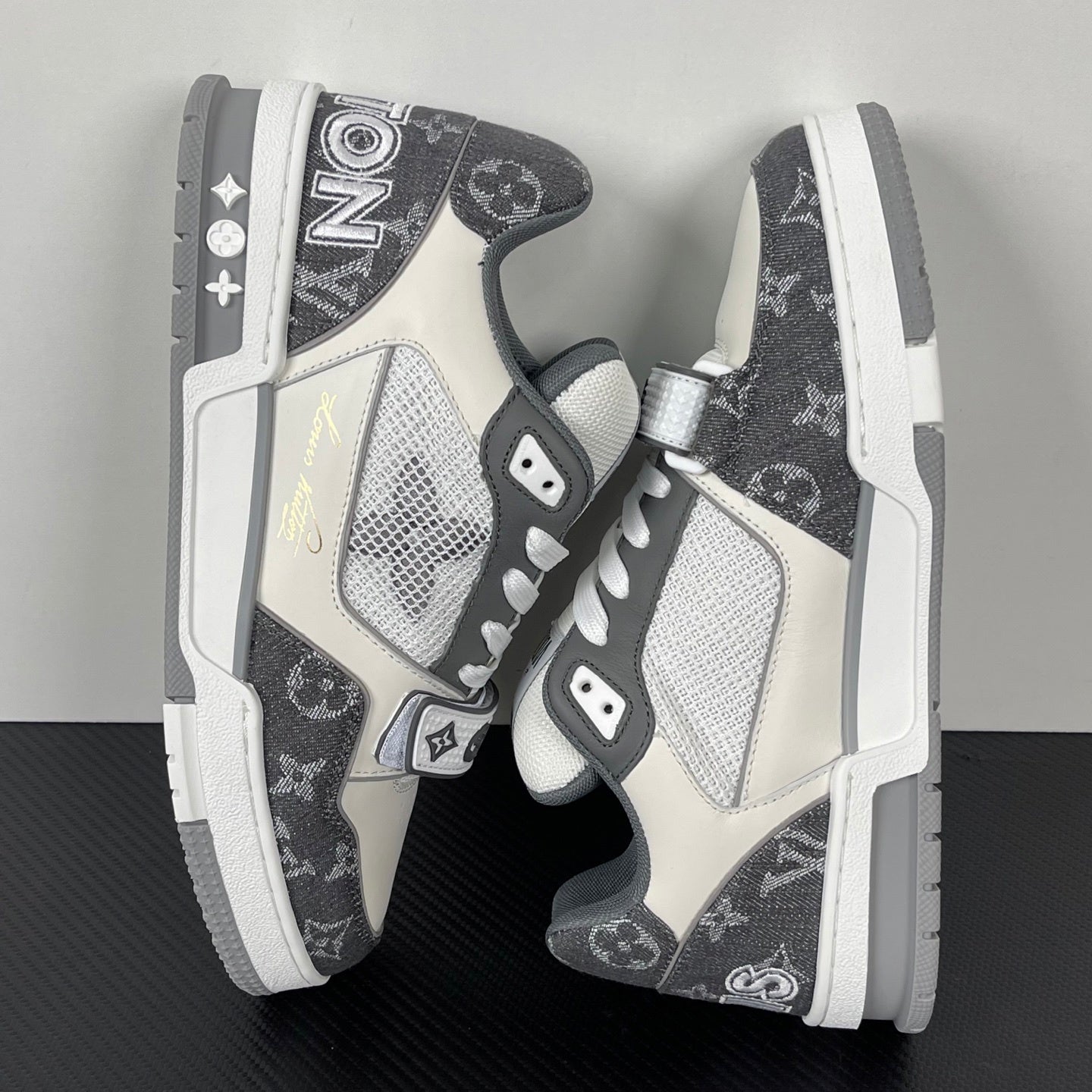 Trainer Gray