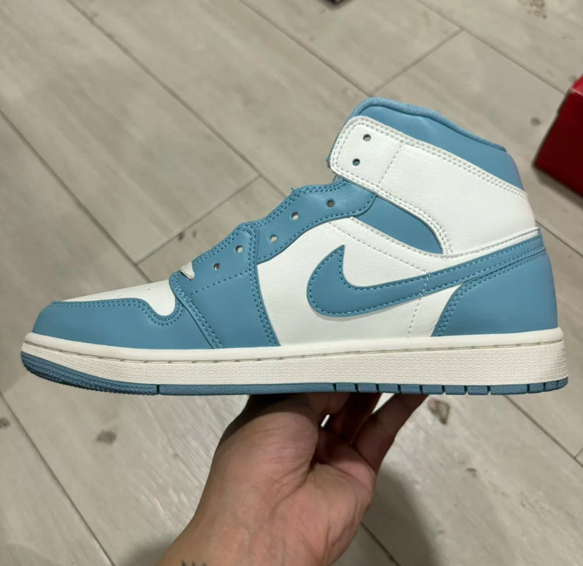 Air Jordan 1 Mid UNC