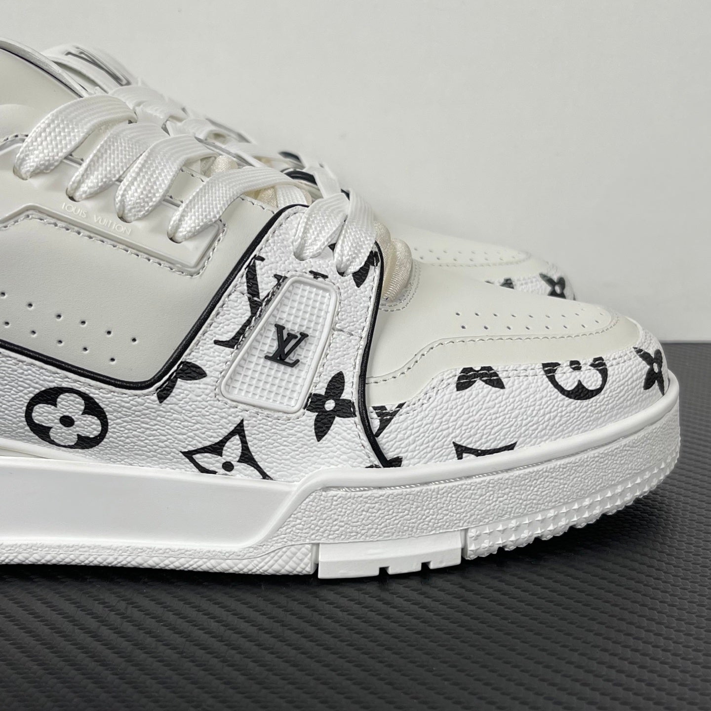 Trainer White Monogram