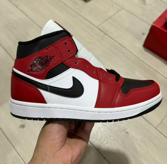 Air Jordan 1 Mid Chicago