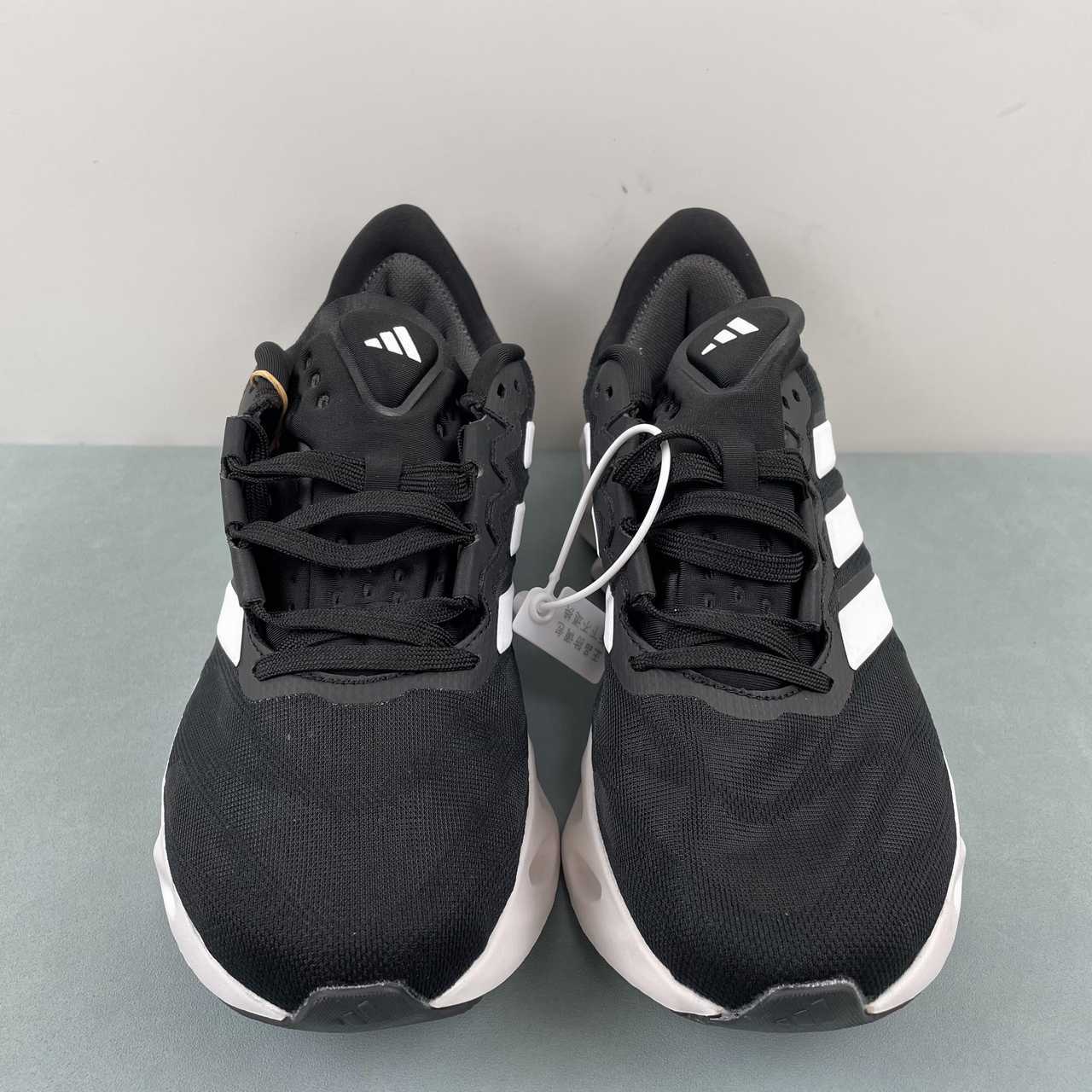 AD Switch Fwd M Black White