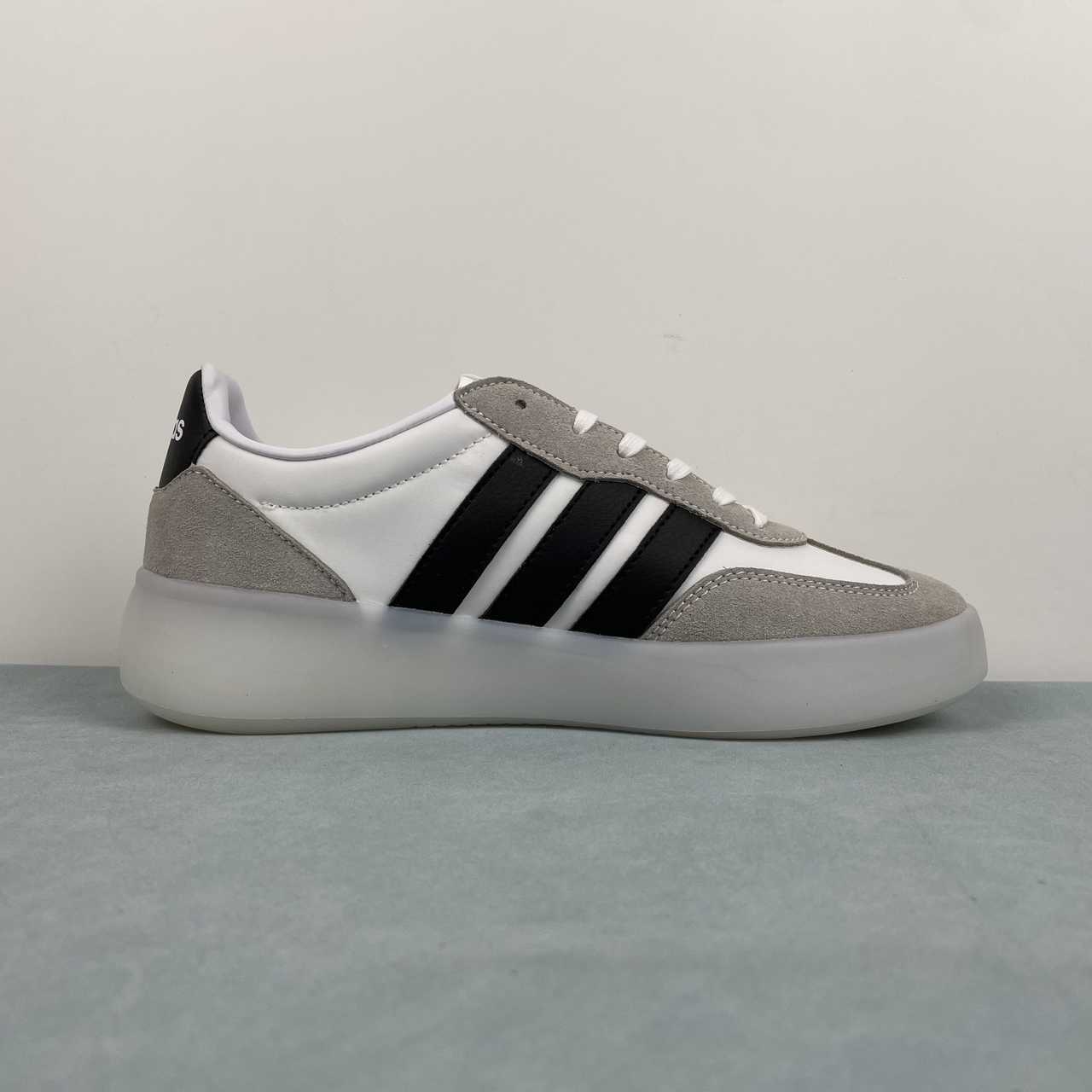 AD Barreda Decode Beige White Black