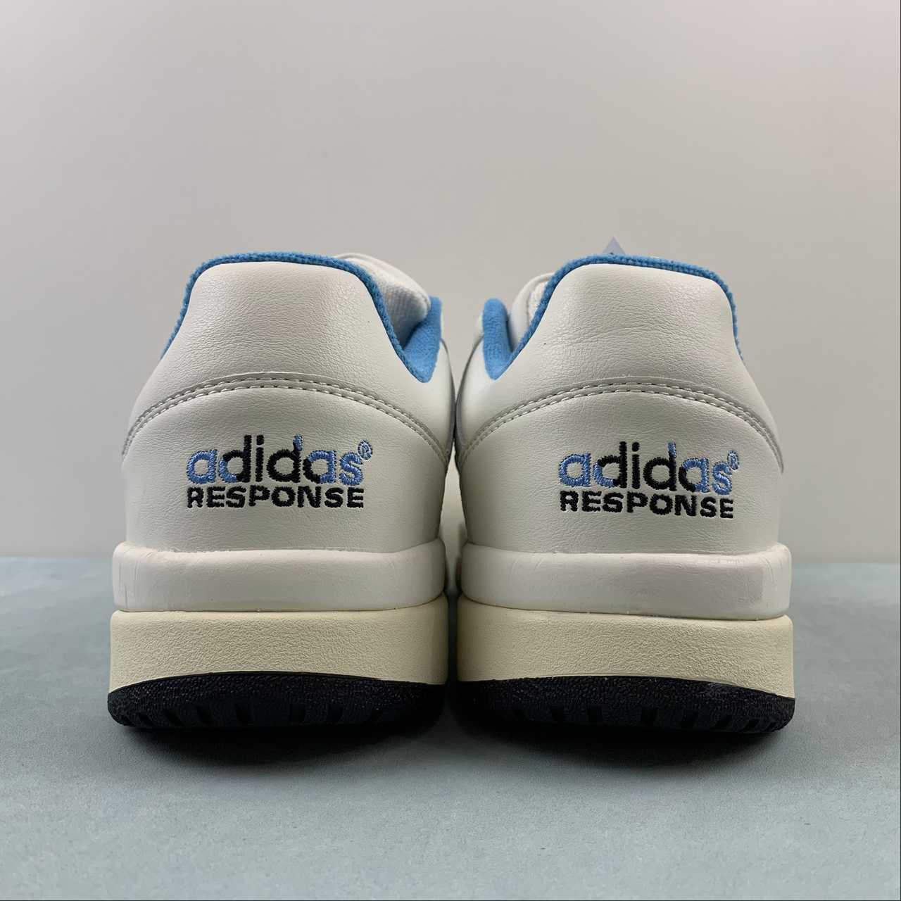 AD Torsion Response Tennis White Blue