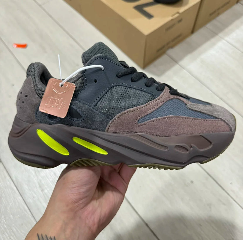 Yeezy 700 Mauve