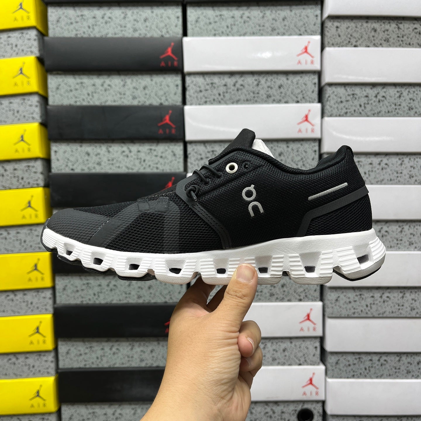Cloud 5 Black White
