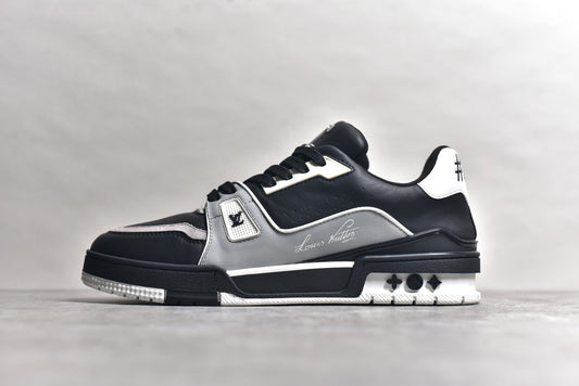 Trainer Black and Gray