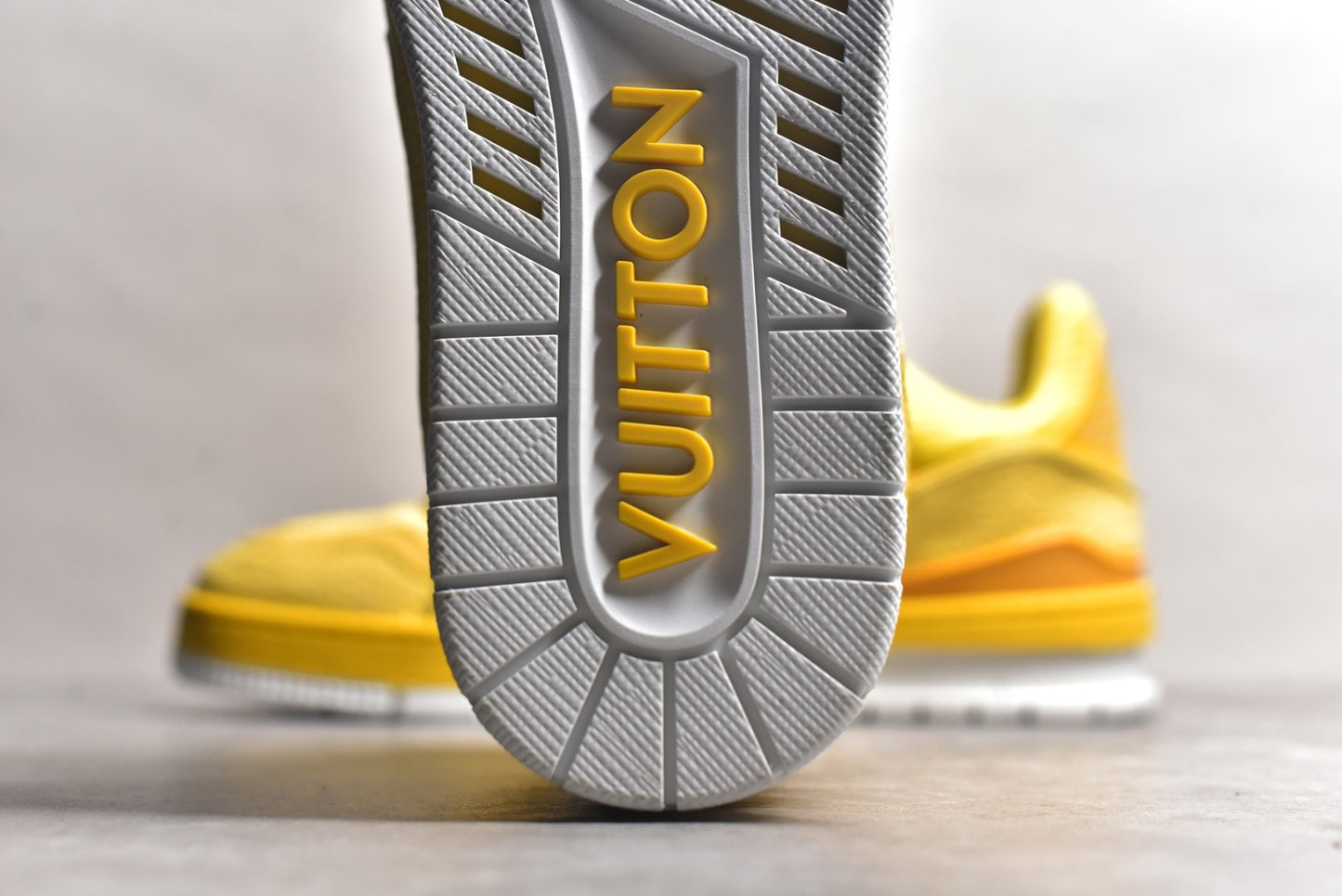 Trainer Yellow