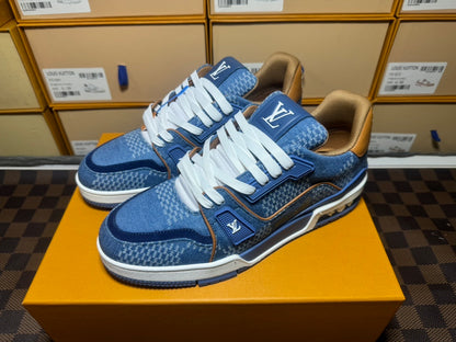 Trainer Blue