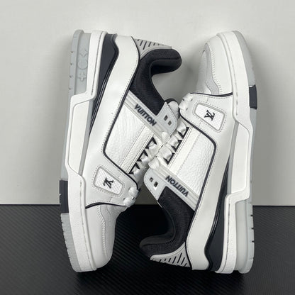 Trainer White and Black