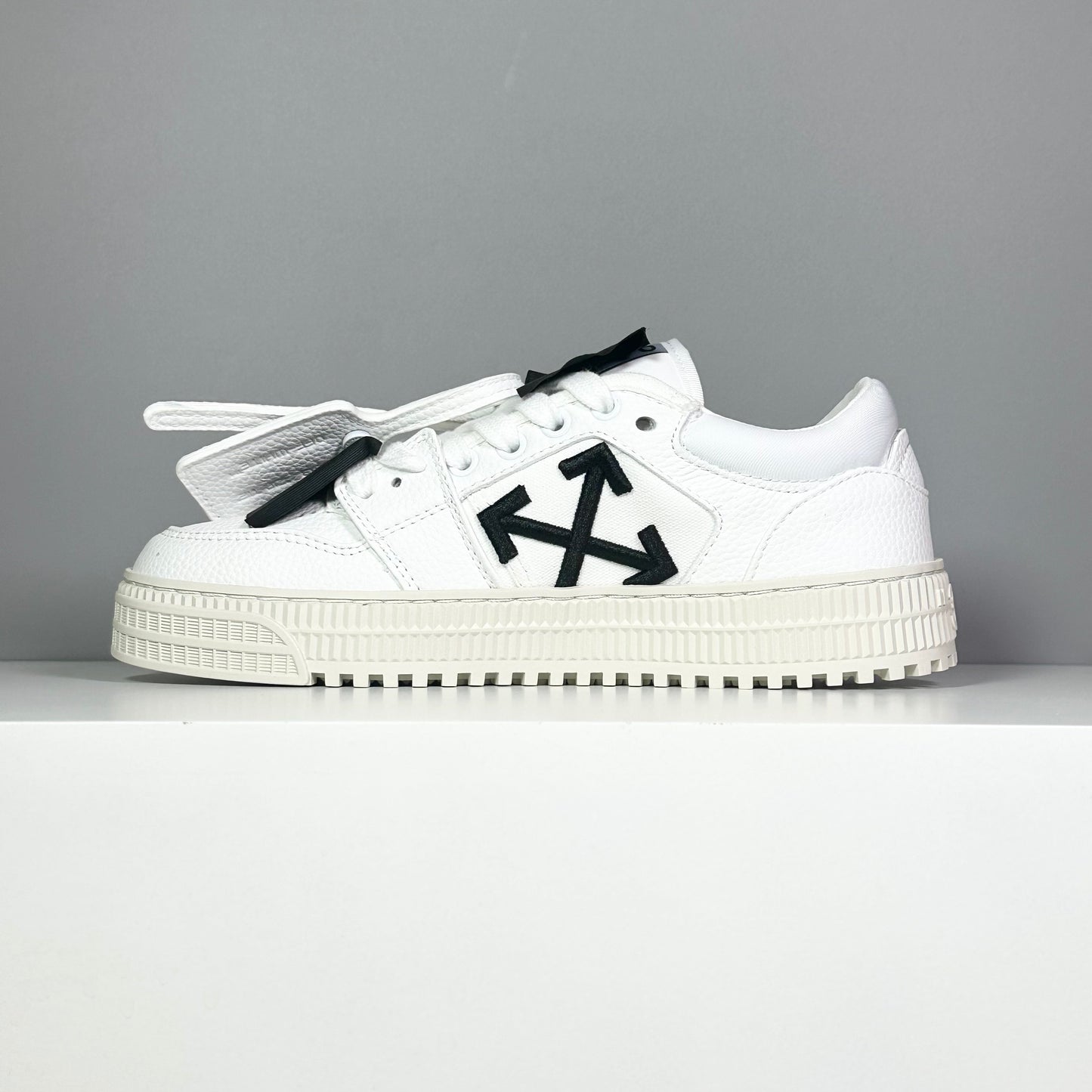 OF 3.0 Off-Court White Black