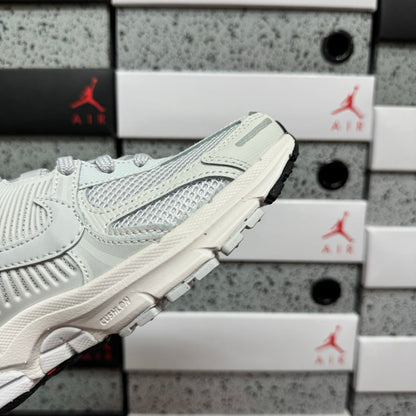 Vomero 5 Wast Grey