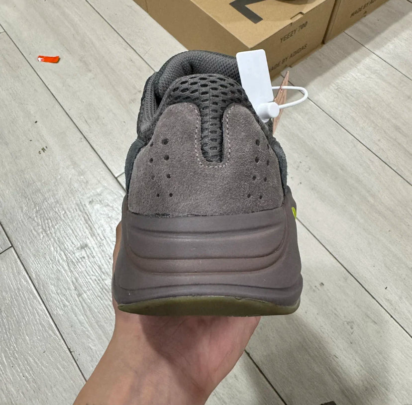 Yeezy 700 Mauve