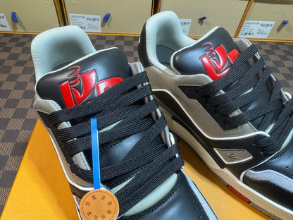Trainer Grey and Black