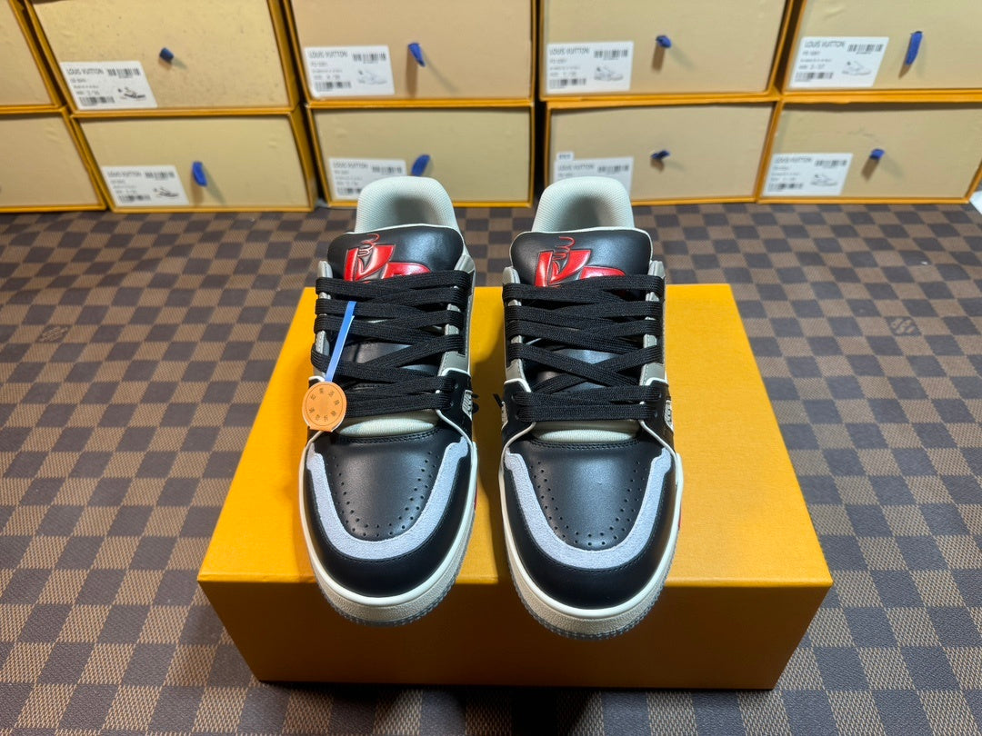 Trainer Grey and Black