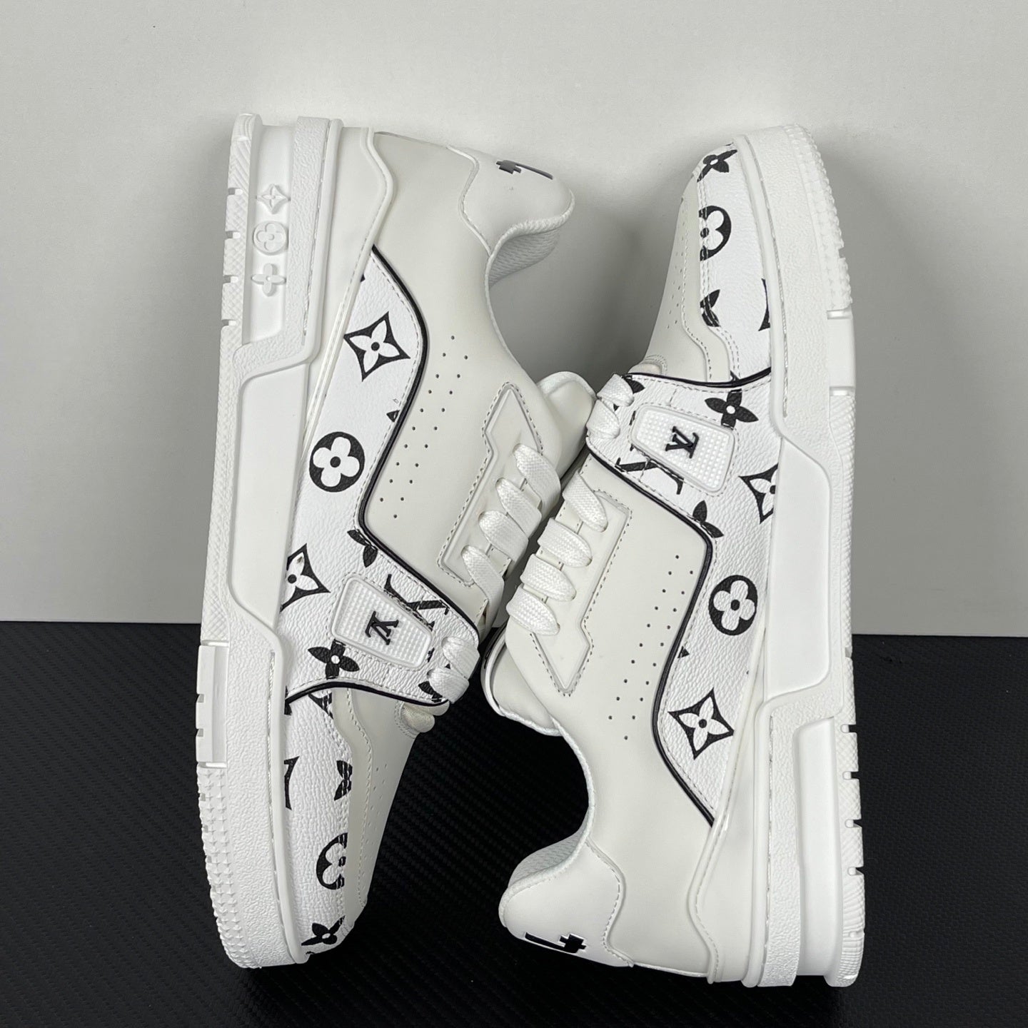 Trainer White Monogram